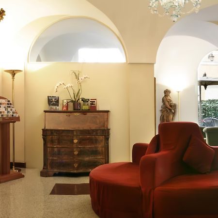 Hotel Albergo Santa Chiara Roma Exterior foto