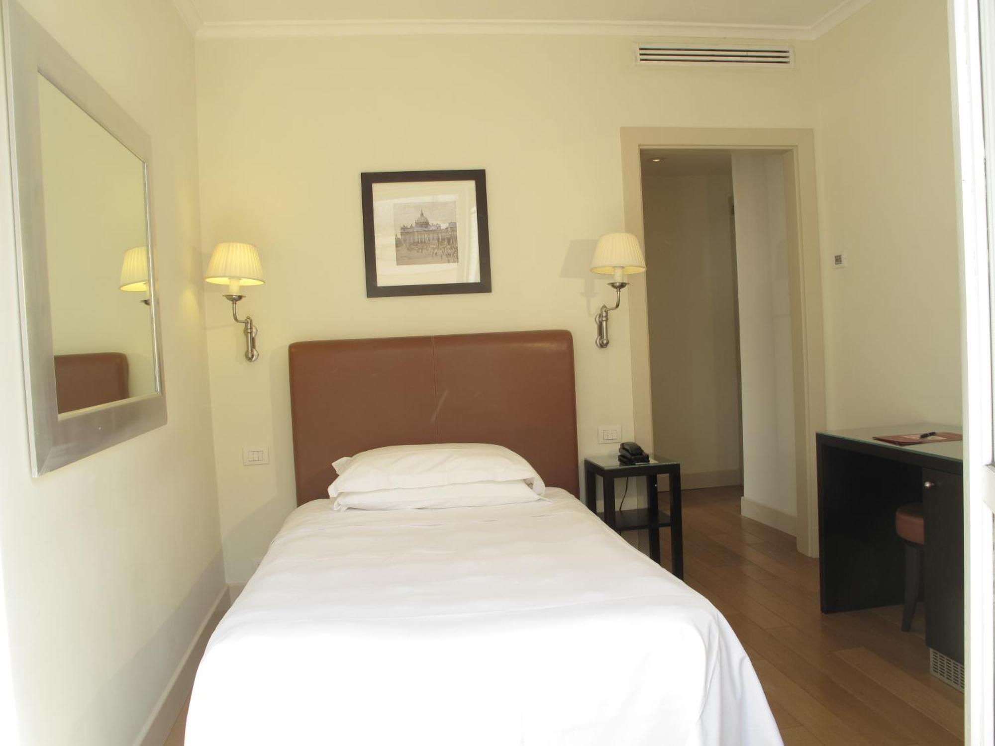 Hotel Albergo Santa Chiara Roma Exterior foto