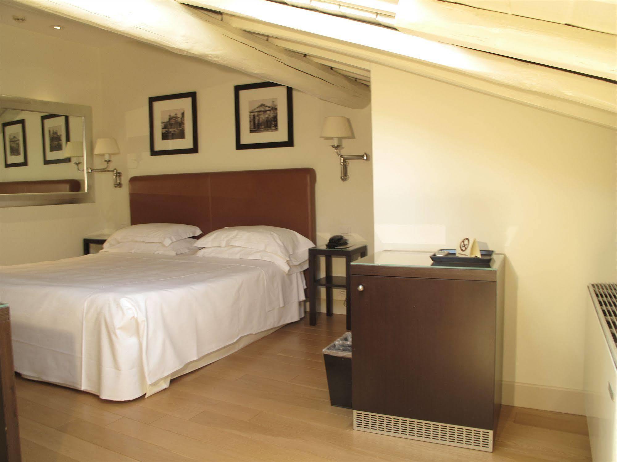 Hotel Albergo Santa Chiara Roma Exterior foto